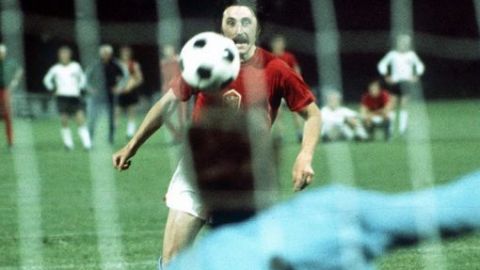 El mítico Antonin Panenka hospitalizado a causa de covid-19