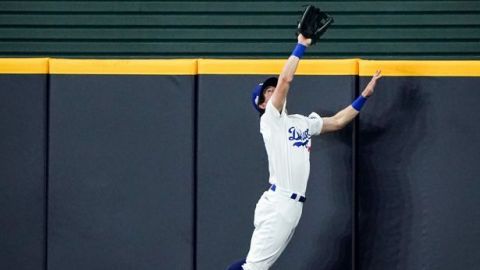 ¡Tintos en sangre ganan los Dodgers! Sufrieron pero se ponen arriba 2-0