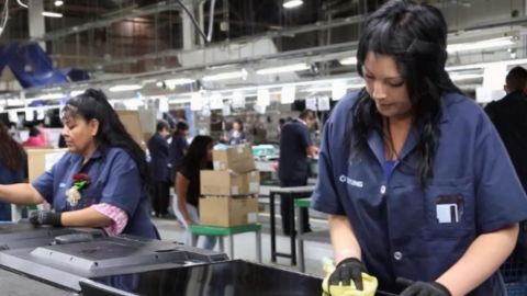 ''Mujeres trabajan 6.2 horas más que el hombre a la semana en México''