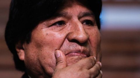 Gobierno boliviano denuncia al candidato de Evo Morales, líder en sondeos