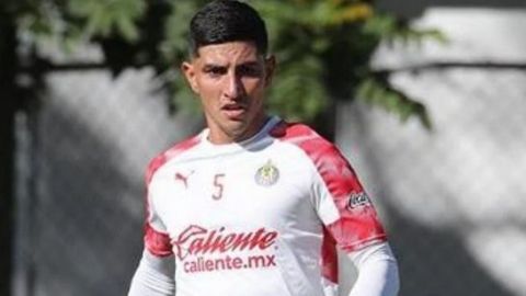 Peláez reconoce que Víctor Guzmán podría volver a Chivas