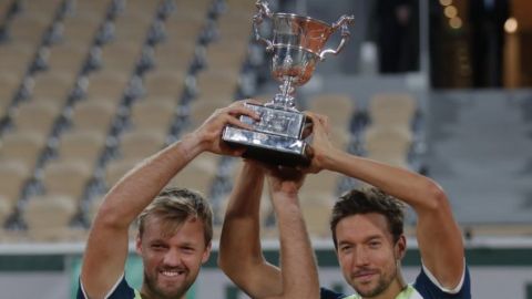 Mies y Krawietz revalidan título de dobles en Roland Garros