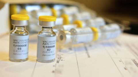 Vacunas contra Covid que se detuvieron por reacciones en voluntarios
