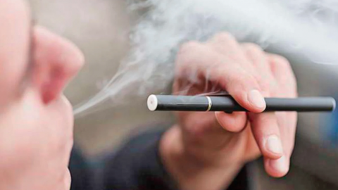 Morena propone cobrar IVA a cigarros electrónicos