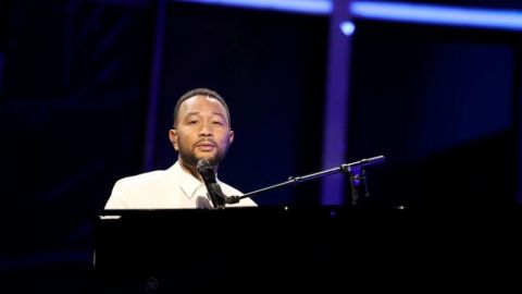 VIDEO: Tras perder a su bebé, John Legend canta a su esposa en los Billboard