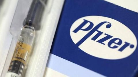 Pfizer podría empezar a suministrar vacuna COVID-19 después de elecciones de EU