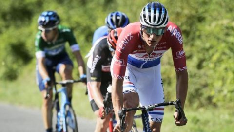 Van der Poel gana el Tour de Flandes en final de foto