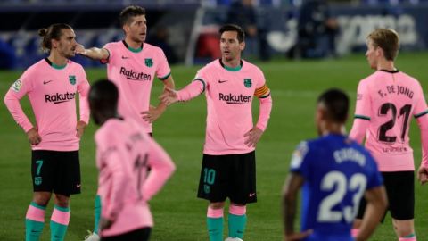 Tres futbolistas rompen el vestidor del Barcelona por no ir ante la directiva