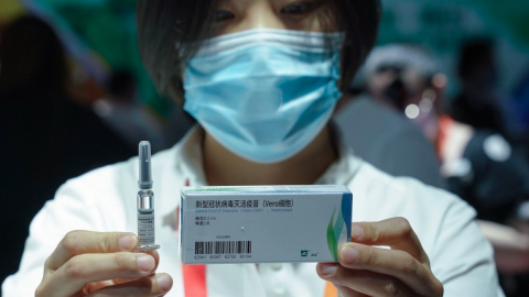 China prueba vacuna contra covid-19 en 60 mil personas sin efectos adversos
