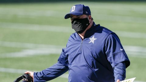 Jugadores de Cowboys expresan molestia a coaches tras mal inicio