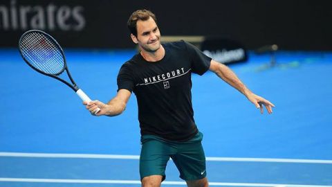 Roger Federer practica sin dolor tras operación rodilla