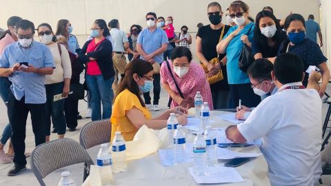 Vacunan a 200 médicos de Tijuana contra influenza