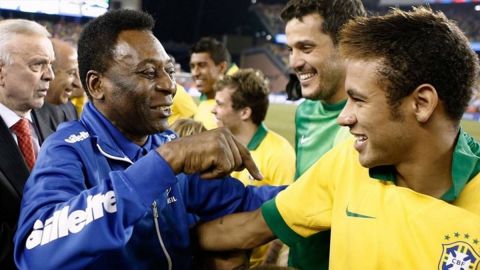 Pelé y Neymar intercambian elogios en cumpleaños 80 del Rey