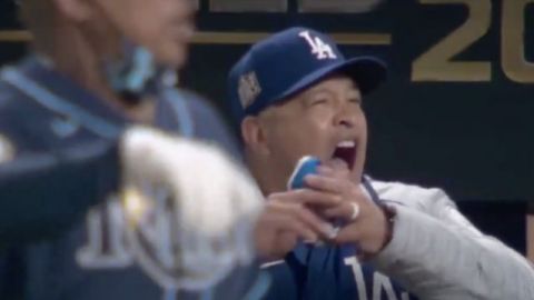 VIDEO: Reacción de Dave Roberts lo dice todo en la increíble derrota de Dodgers
