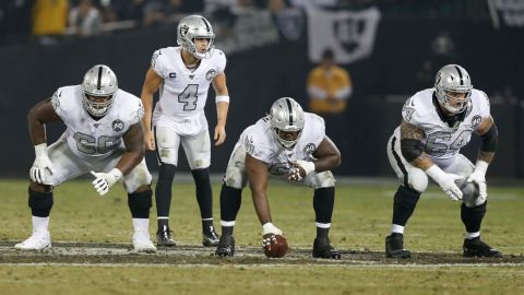 Los Raiders recupera a su línea ofensiva