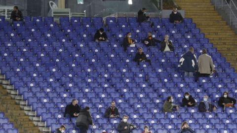 Italia vuelve a prohibir hinchas en los estadios