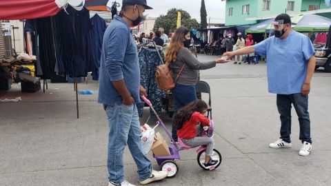 Refuerzan protocolos sanitarios en mercados sobre ruedas de Tijuana