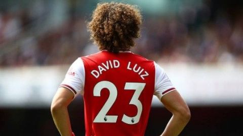 David Luiz se retira lesionado del partido Arsenal contra Leicester