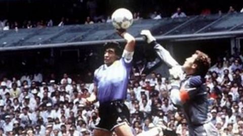 Maradona: "Sueño con marcar otro gol a los ingleses, con la mano derecha"