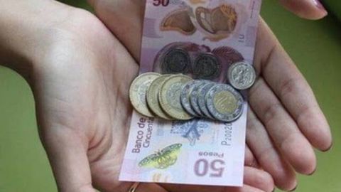 AMLO anuncia que aumentará el salario mínimo