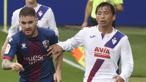 El Huesca desaprovecha sus oportunidades ante un Dmitrovic salvador