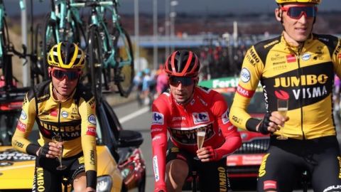 Roglic celebra en Cibeles su doblete en la Vuelta y Ackermann gana el esprint