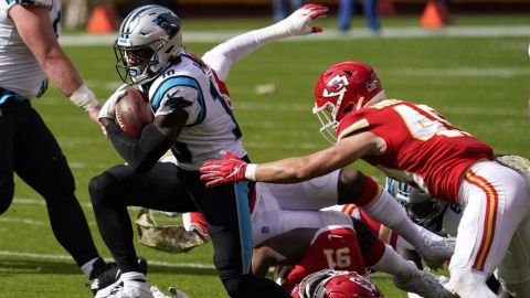 Chiefs escapan con victoria de su propia casa ante Panthers