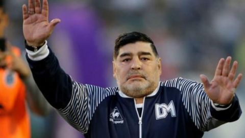 Diego Armando Maradona evoluciona favorablemente