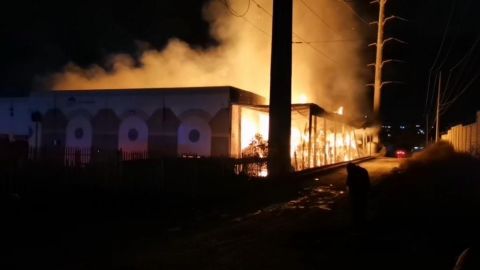 Consume incendio fábrica de cartón en Parque Industrial Pacífico