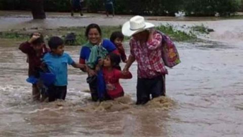 Realizan evacuación de familias por posibles deslaves en Chiapas
