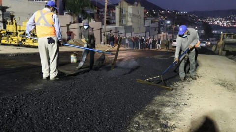 Continúan obras de reencarpetado en calles de Tijuana