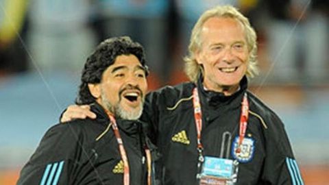 Los reflectores de Maradona le hacen daño a Diego