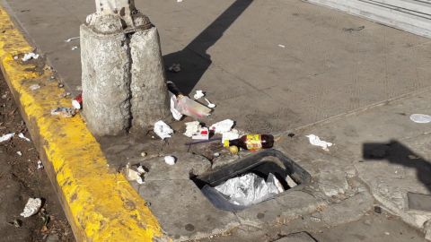 Medidores de agua sin tapa, un riesgo para peatones