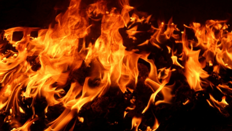 Apagan incendio y se vuelve a encender de la nada; video causa desconcierto