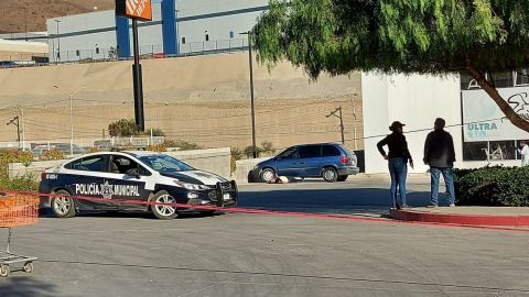 Ex policía municipal es ejecutado en estacionamiento de la Plaza 2000