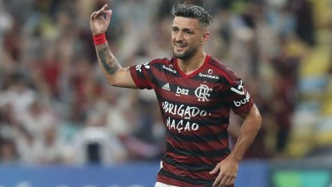 El Flamengo golea al Coritiba y asume parcialmente el liderato en Brasil