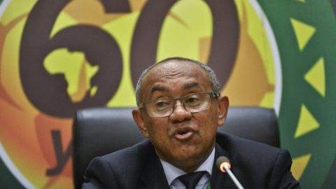 FIFA veta por 5 años a presidente de Confederación Africana