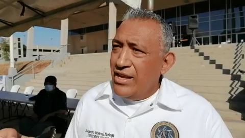 Policías toman explanada del Centro Cívico en Mexicali