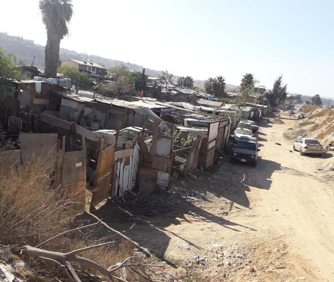 Familias soportan bajas temperaturas en casas de madera