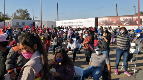 Ciudadanos reciben documentos para asegurar su patrimonio