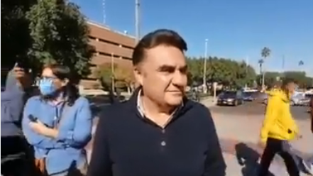 Delegado único es abordado por manifestantes en Mexicali