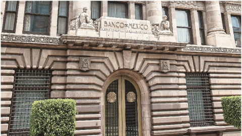 Banxico prevé caída del PIB de entre -8.7% y -9.3% en 2020