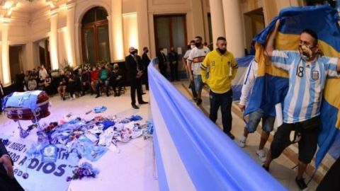 La familia de Maradona pide que el velatorio público termine temprano