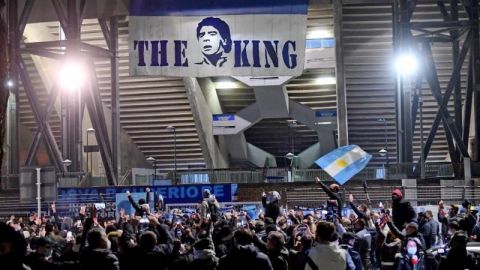 De Laurentiis confirma que el San Paolo pasará a llamarse Diego Maradona