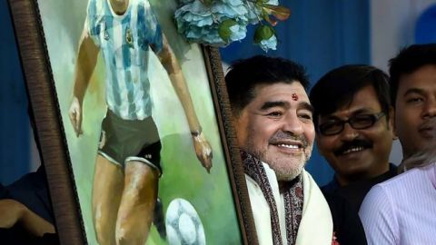 Aficionados en India lloran a Maradona, el hombre que dividió una ciudad