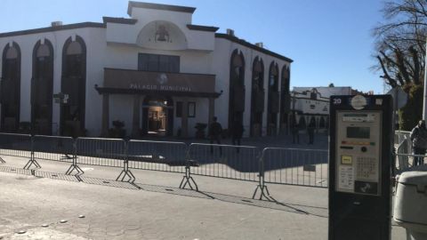 Sitiado, parque Miguel Hidalgo en Tecate por visita de AMLO