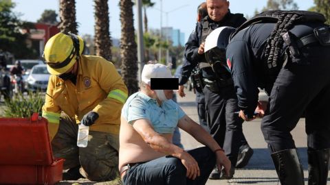 Se aventó desde un vehículo para salvar su vida