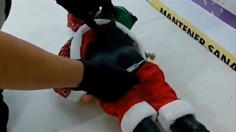 Perros hallan droga dentro de figura un Santa Claus en Culiacán