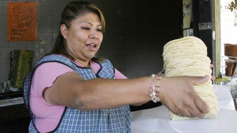 AMLO les pide a productores que no le suban el precio a la tortilla