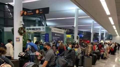 Repleto aeropuerto internacional de Tijuana por viajeros
